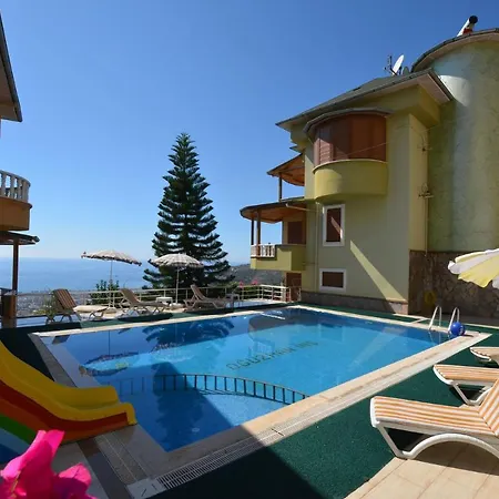 Вилла Luxury 5 Bedroom With Communal Pool, 1038