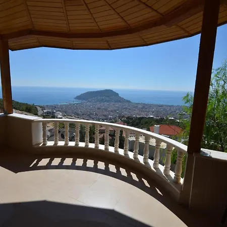Luxury 5 Bedroom With Communal Pool, 1038