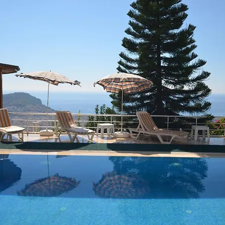 Luxury 5 Bedroom With Communal Pool, 1038