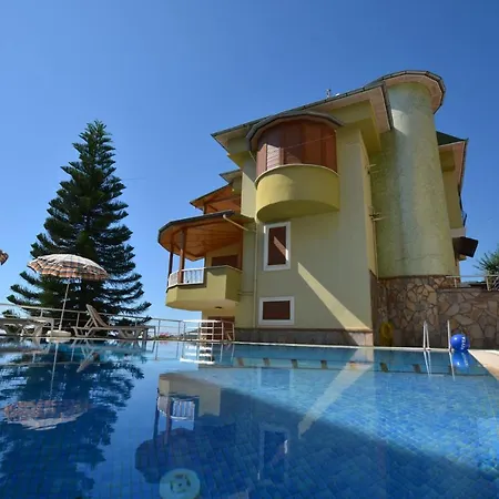 Вилла Luxury 5 Bedroom With Communal Pool, 1038