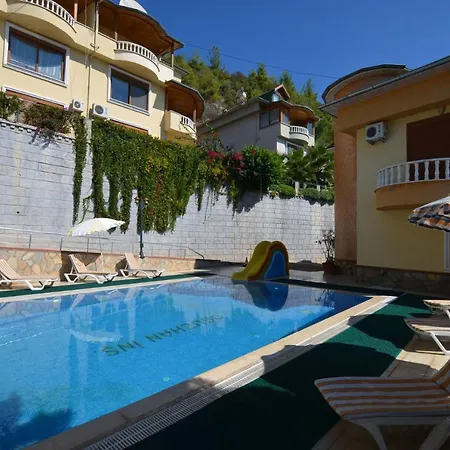 Luxury 5 Bedroom With Communal Pool, 1038 *
