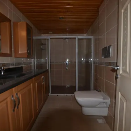 Вилла Luxury 5 Bedroom With Communal Pool, 1038
