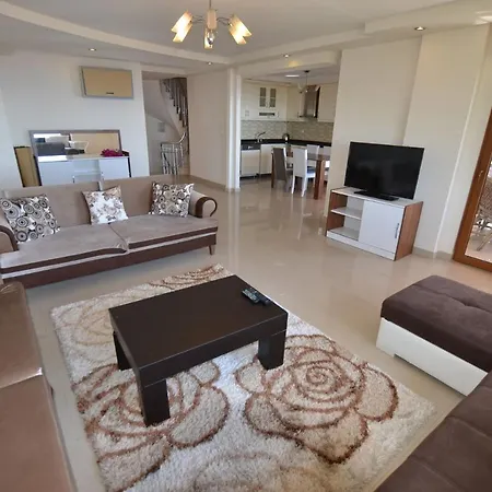 Luxury 5 Bedroom With Communal Pool, 1038 Villa *