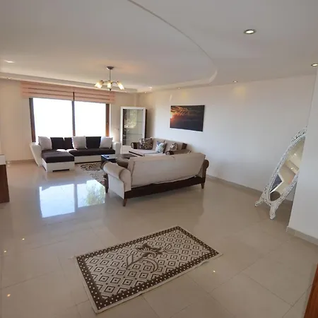 Villa Luxury 5 Bedroom With Communal Pool, 1038 Alanya