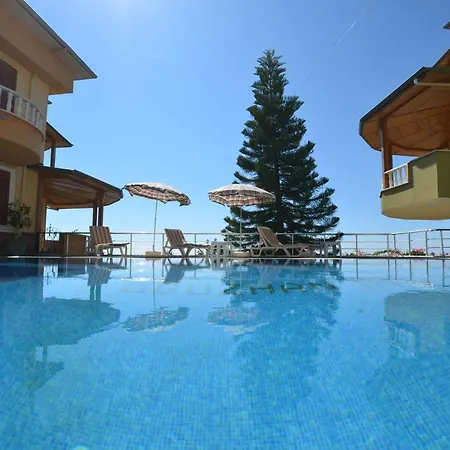 Villa Luxury 5 Bedroom With Communal Pool, 1038